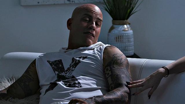 жена в масле: Jewelz Blu жёстко трахают прямо на первом nuru