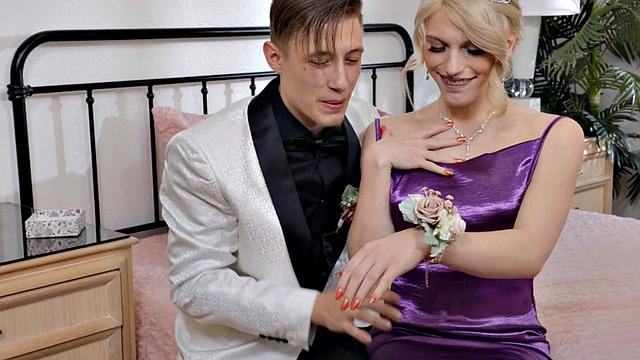 Big butt trans lady fucked missionary in anal hole