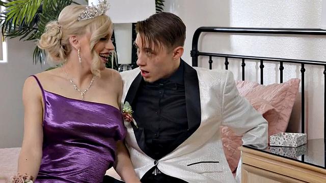 Big butt trans lady fucked missionary in anal hole