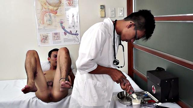 Bottom Asian fucks with gay doctor in anal