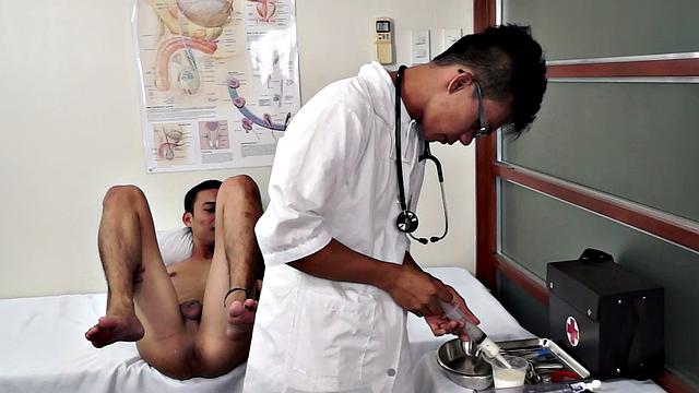 Bottom Asian fucks with gay doctor in anal