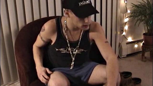 Стрейт-бой решил, что с парнем дрочить веселее - вот это поворот для гея!