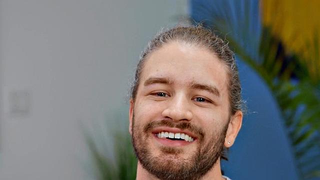 Hung hippie stud pleasuring himself as he rubs his big shaft