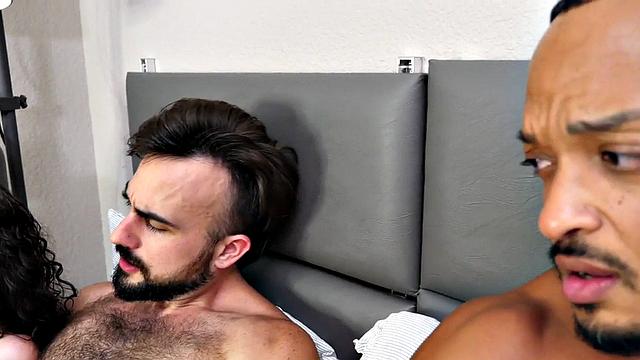 Bisexuals love hardcore fucking in 3some in wet pussy