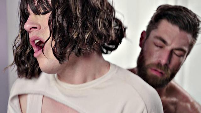 тренер мэтт жестко трахает эдварда на корте