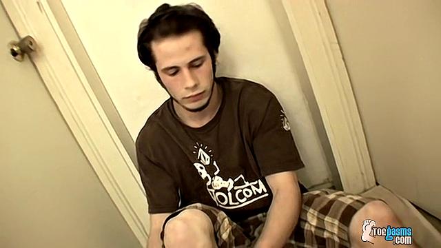 Босой парень кончает - Nailz