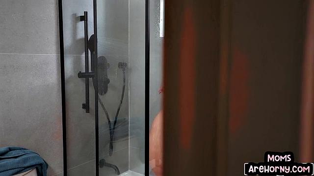 Huge stepmom gets pussy pounded