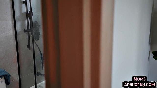 Huge stepmom gets pussy pounded