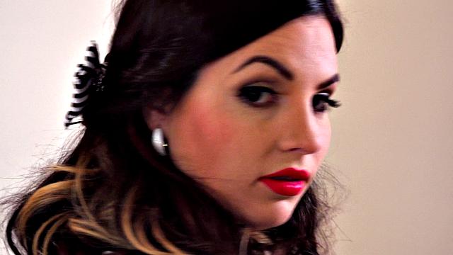 Talia Amanda's bra show