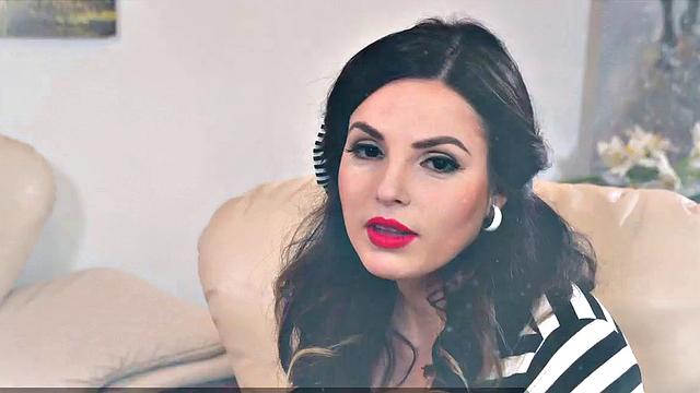 Talia Amanda's bra show