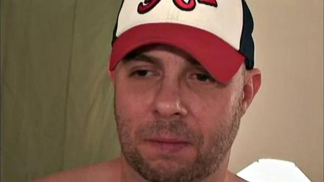 J. D. дрочит напарнику в мастерской, всё по-взрослому