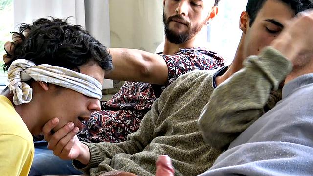 латинский жеребец на пляже - жадный минет и крепкая порция спермы в заднице