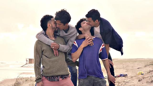 латинский жеребец на пляже - жадный минет и крепкая порция спермы в заднице