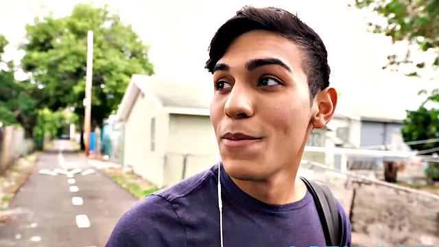 латинский жеребец на пляже - жадный минет и крепкая порция спермы в заднице