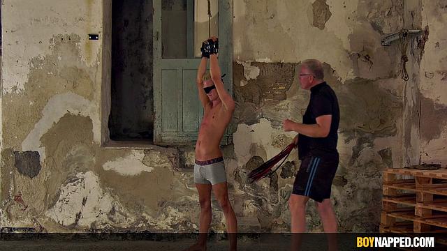 Впервые блондин Кейн - Кейн Фонда и Себастьян Кейн
