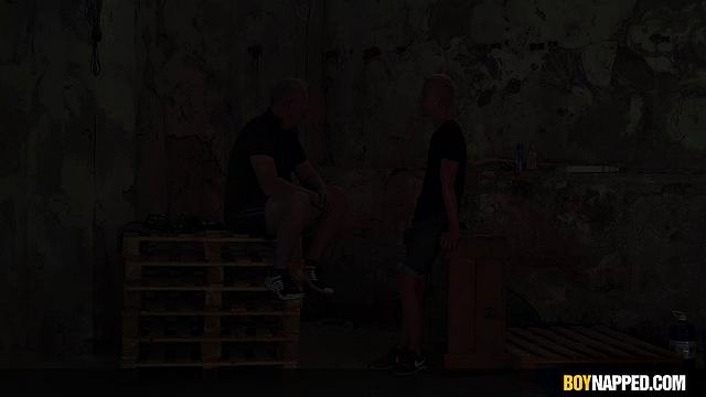Впервые блондин Кейн - Кейн Фонда и Себастьян Кейн