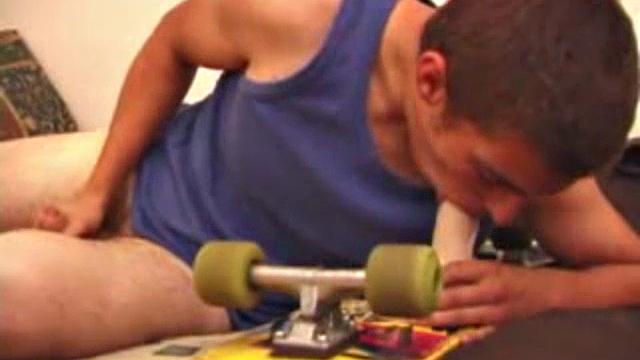 Mica just got in from skating and needs to burn off some more energy, so he kicks back and starts watching a porn video. Naughty boys like their toys, so Mica goes to work on his rear entry
