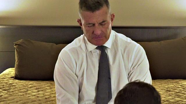 Submissive twink barebacked by DILF before asslicking