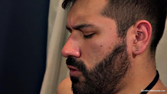 Три парня развлекаются с игрушками и жестким сексом втроём, без комплексов и остановок.