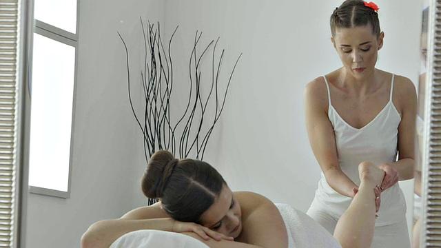 WAM lez babe pussylick on oiled massage and fingering