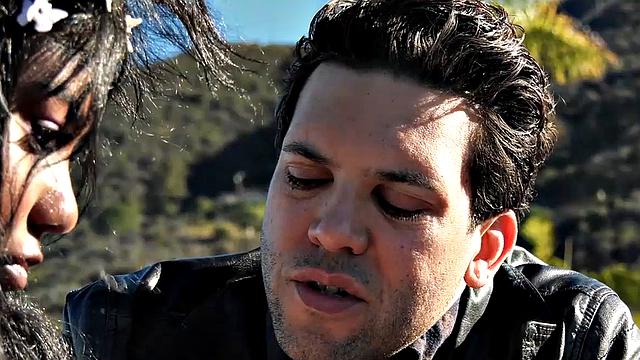 черная красотка с большими сиськами получает жесткий трах в тугую киску