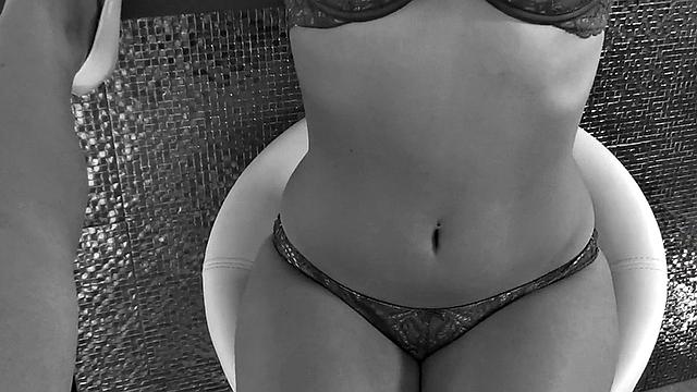 Pussylicking lez fingering her bigtitted GF's pussy