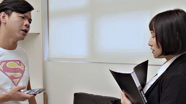 Real estate agent Xiao Ye Ye gets screwed by a perverted client