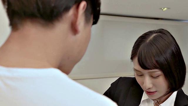 Real estate agent Xiao Ye Ye gets screwed by a perverted client