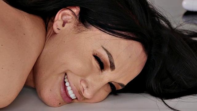 Stepmom with big tits scissor in kitchen after hot oralsex