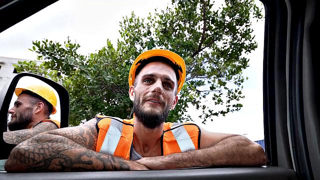 Str8 random worker fucks gaydaddy in public van