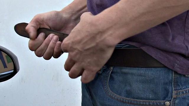 черная транса сосет у дырки и трахается без резинки в чулках