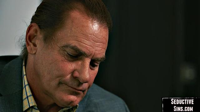 Classy blonde babe gets drilled