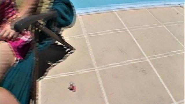 Hot solo teen April finger-fucking her pussy