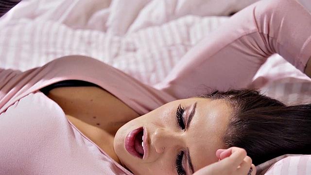 ALL GIRL MASSAGE - Busty Masseuse Angela White Treats Back Problems With Hard Scissoring