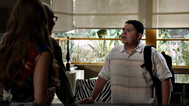 Sofia Vergara big cleavage