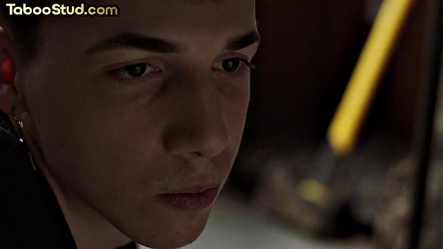 21yo handsome stud anal smashed by DILF