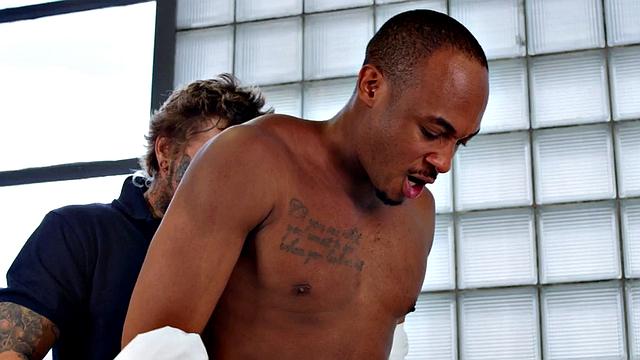 White tattooed hunk barebacks deepthroat black dude