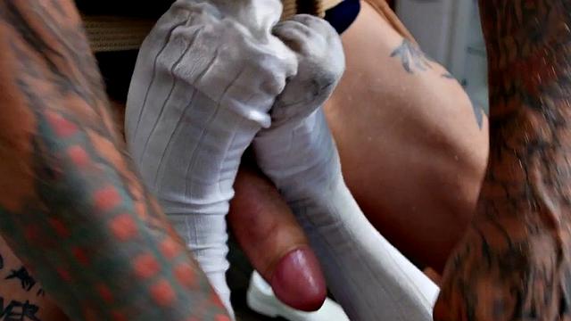 White tattooed hunk barebacks deepthroat black dude