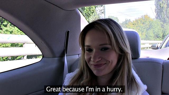 Анджелина не выдерживает - жаркий трах в машине сносит ей крышу