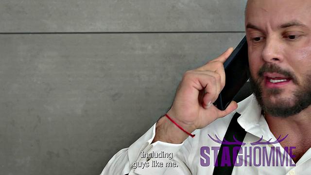 накачанный священник получает анальный минет и трахается без резинки