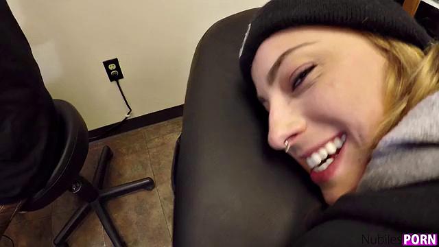 Кристен Скотт и Сьерра Николь: татуировки, раздевание и жёсткий тройничок