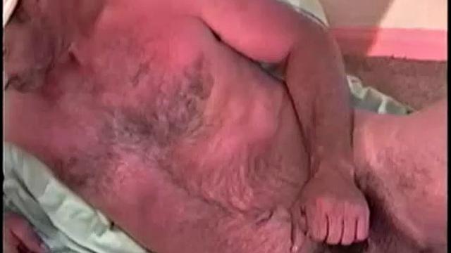 эдди трахают по полной, а вот кончить не судьба