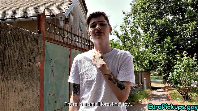 Взял мужика с улицы, засадил на член - и денег подкинул, и настроение поднял