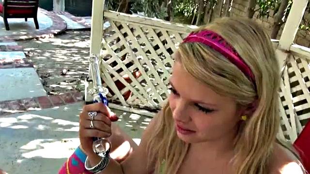 Teen lesbian licks after fingering