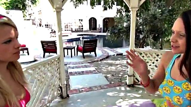 Teen lesbian licks after fingering