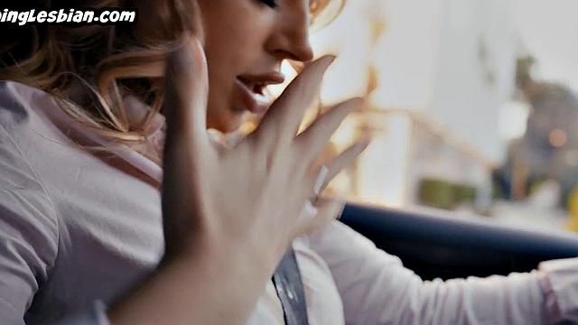 Stunning babe scissoring GF after pussylicking