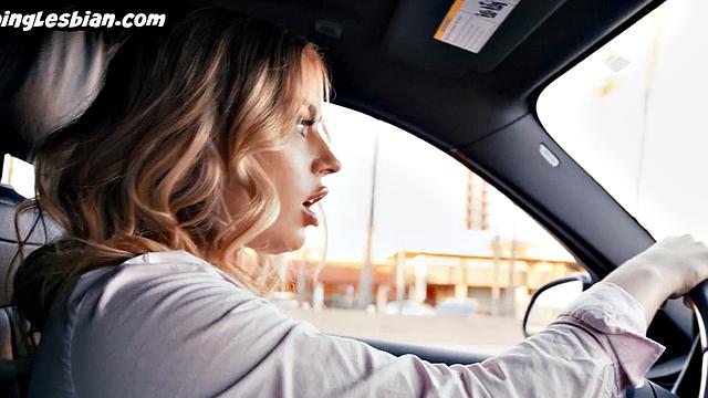 Stunning babe scissoring GF after pussylicking