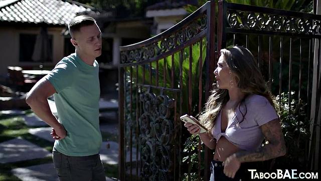 Сексуальная чернокожая обессилела от страсти и не заметила, как лишилась сил после глубокого минета - теперь ей отдых точно не светит!