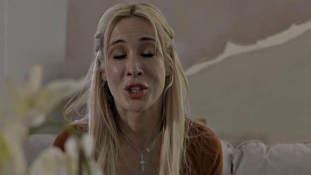 шальная подружка кайфует, парень не успевает - а ей всё мало