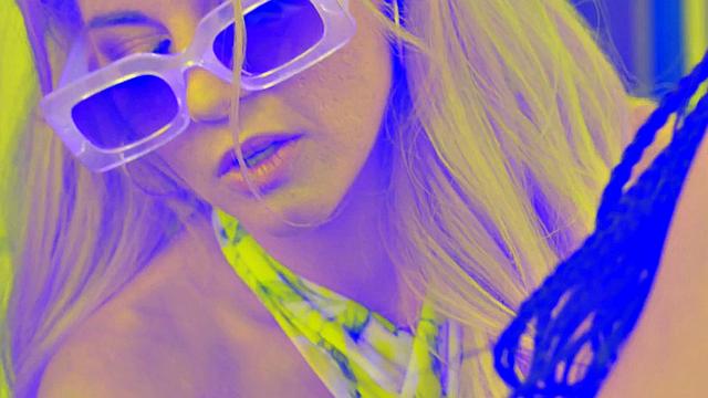 Gushing bootyful outdoor squirting